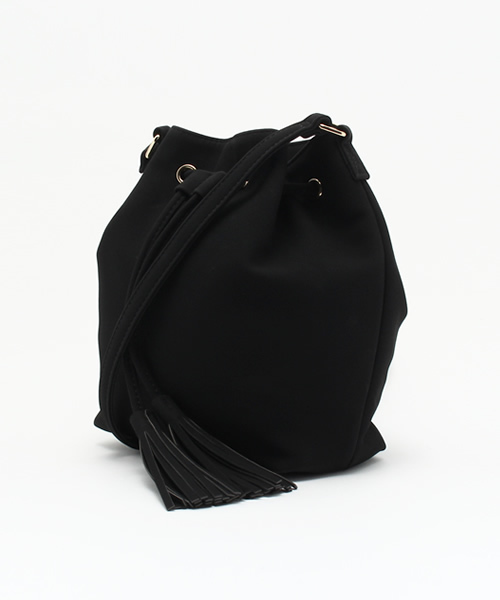 Chico（チコ）の「タッセル巾着型ショルダーバック（ショルダーバッグ・レディース・ブラック/ベージュ・FREE）」の13枚目の写真