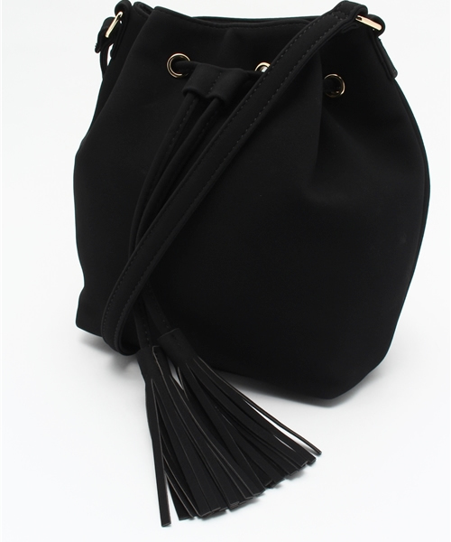 Chico（チコ）の「タッセル巾着型ショルダーバック（ショルダーバッグ・レディース・ブラック/ベージュ・FREE）」の15枚目の写真