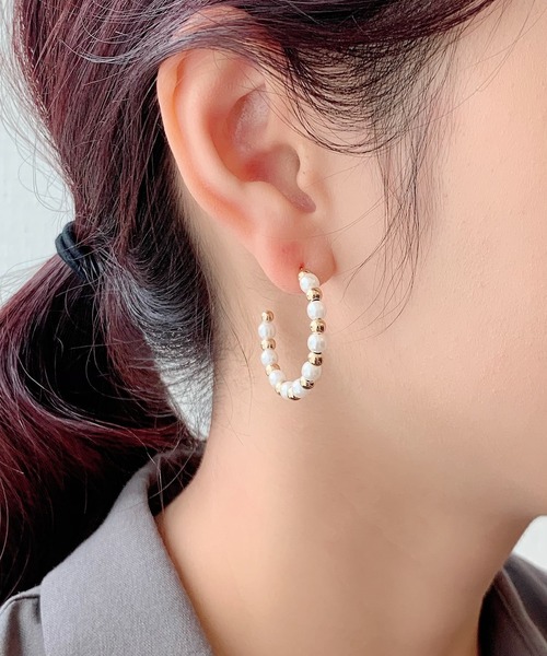 ciite'(シーテ)の「パール×ゴールド ラウンドフープピアス (両耳用)(ピアス(両耳用)・レディース・ゴールド・FREE)」の4枚目の写真