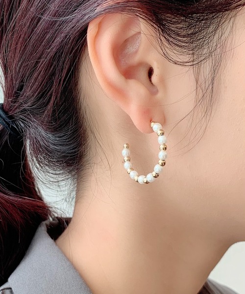 ciite'(シーテ)の「パール×ゴールド ラウンドフープピアス (両耳用)(ピアス(両耳用)・レディース・ゴールド・FREE)」の5枚目の写真