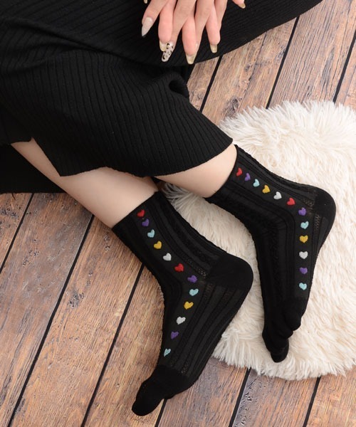VIBGYOR Women（ヴィブジョー　ウィメン）の「【float】5本指 サイド カラフル ハート ケーブル デザイン クルー丈 ソックス（ソックス/靴下・レディース・ホワイト/グレー/アイボリー/ブラック/ネイビー・FREE）」の3枚目の写真
