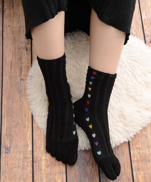 VIBGYOR Women（ヴィブジョー　ウィメン）の「【float】5本指 サイド カラフル ハート ケーブル デザイン クルー丈 ソックス（ソックス/靴下・レディース・ホワイト/グレー/アイボリー/ブラック/ネイビー・FREE）」の8枚目の写真