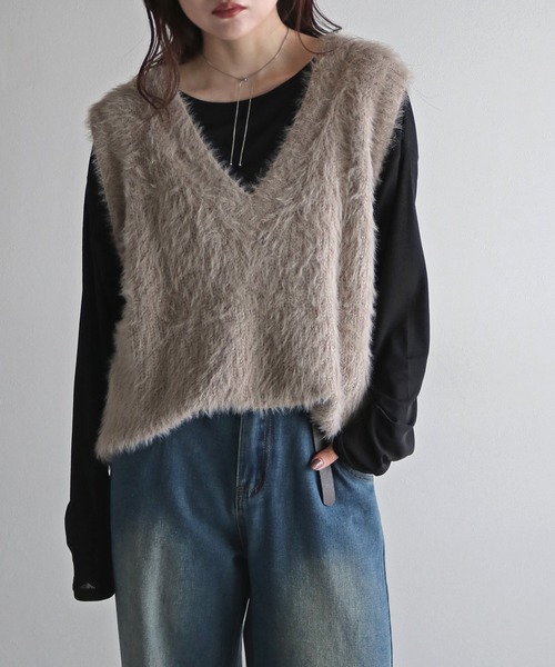 COURO（コウロ）の「バルキーフェザーニットベスト（ベスト・レディース・ブラック/杢グレー/グレイッシュベージュ/アイボリー・M）」の2枚目の写真