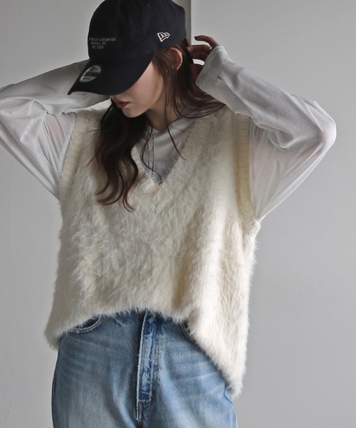 COURO（コウロ）の「バルキーフェザーニットベスト（ベスト・レディース・ブラック/杢グレー/グレイッシュベージュ/アイボリー・M）」の3枚目の写真