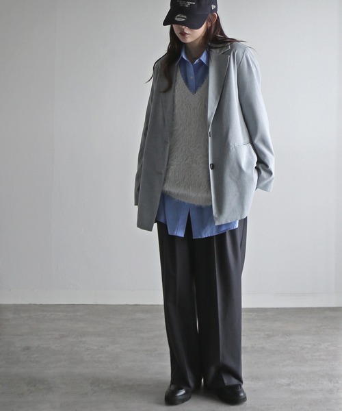 COURO（コウロ）の「バルキーフェザーニットベスト（ベスト・レディース・ブラック/杢グレー/グレイッシュベージュ/アイボリー・M）」の14枚目の写真