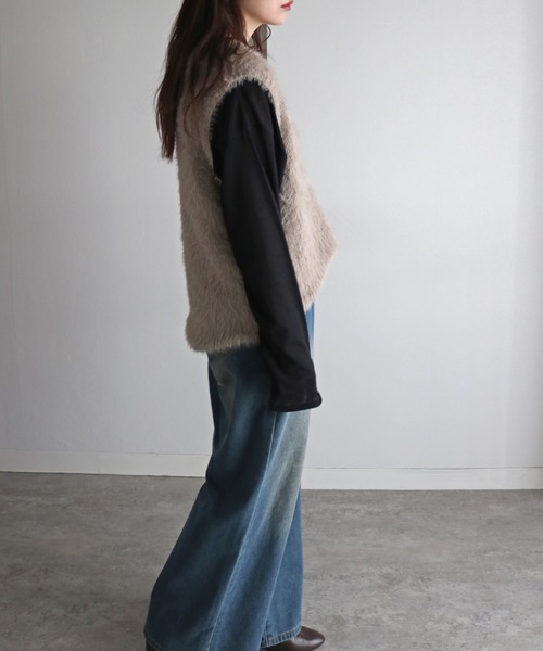 COURO（コウロ）の「バルキーフェザーニットベスト（ベスト・レディース・ブラック/杢グレー/グレイッシュベージュ/アイボリー・M）」の16枚目の写真