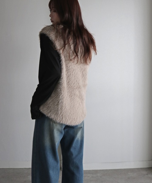 COURO（コウロ）の「バルキーフェザーニットベスト（ベスト・レディース・ブラック/杢グレー/グレイッシュベージュ/アイボリー・M）」の17枚目の写真