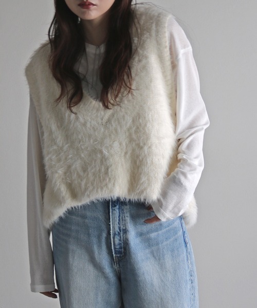 COURO（コウロ）の「バルキーフェザーニットベスト（ベスト・レディース・ブラック/杢グレー/グレイッシュベージュ/アイボリー・M）」の5枚目の写真