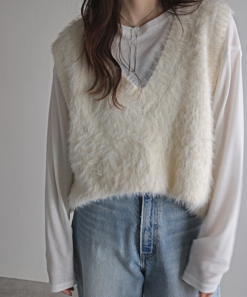 COURO（コウロ）の「バルキーフェザーニットベスト（ベスト・レディース・ブラック/杢グレー/グレイッシュベージュ/アイボリー・M）」の6枚目の写真