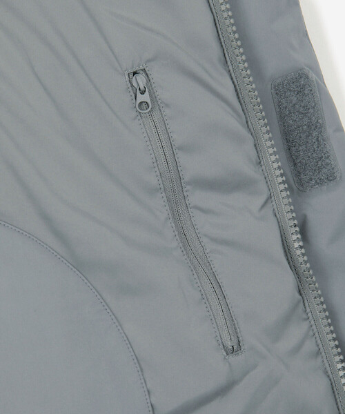 DAIWA PIER39(ダイワピア39)の「DAIWA PIER39 | GORE-TEX WINDSTOPPER FIELD DOWN VEST MEN(ダウンベスト・メンズ・ブラック/ライトグレー・M/XL/L)」の13枚目の写真