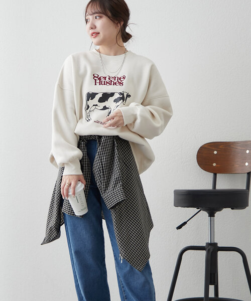 continuer de NICE CLAUP(コンティニューデナイスクラップ)の「牛&ロゴ刺繍BIG裏起毛プルオーバー(スウェット・レディース・グレー/ネイビー/アイボリー・FREE)」の15枚目の写真