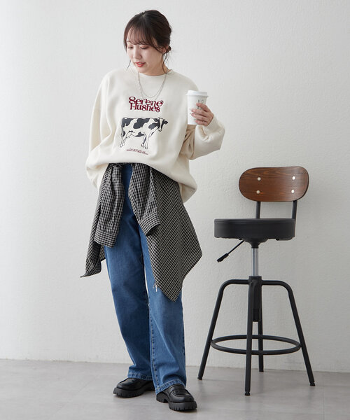 continuer de NICE CLAUP(コンティニューデナイスクラップ)の「牛&ロゴ刺繍BIG裏起毛プルオーバー(スウェット・レディース・グレー/ネイビー/アイボリー・FREE)」の13枚目の写真