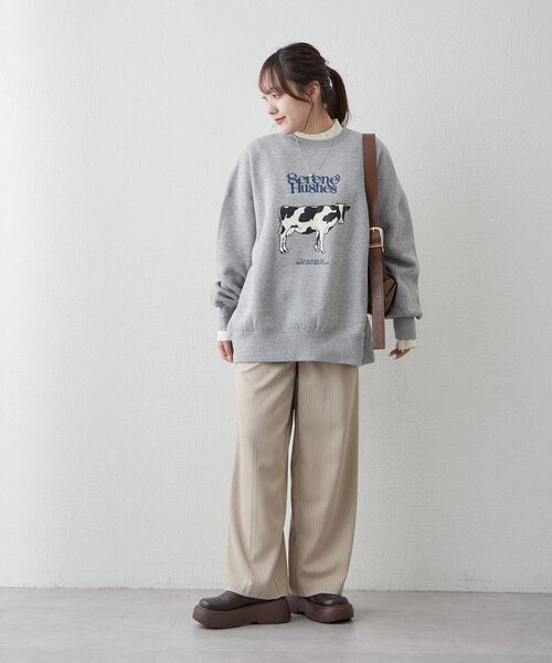 continuer de NICE CLAUP(コンティニューデナイスクラップ)の「牛&ロゴ刺繍BIG裏起毛プルオーバー(スウェット・レディース・グレー/ネイビー/アイボリー・FREE)」の7枚目の写真