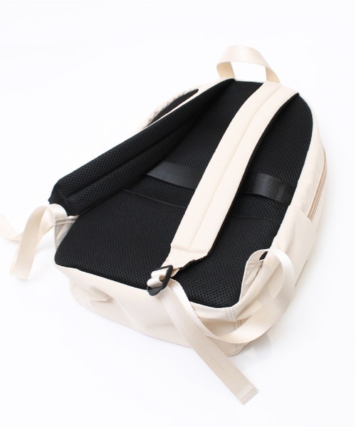 and it_（アンドイット）の「肩にやさしい軽量リュック（バックパック/リュック・レディース・ブラック/グレー/ピンク/ライトベージュ・FREE）」の14枚目の写真