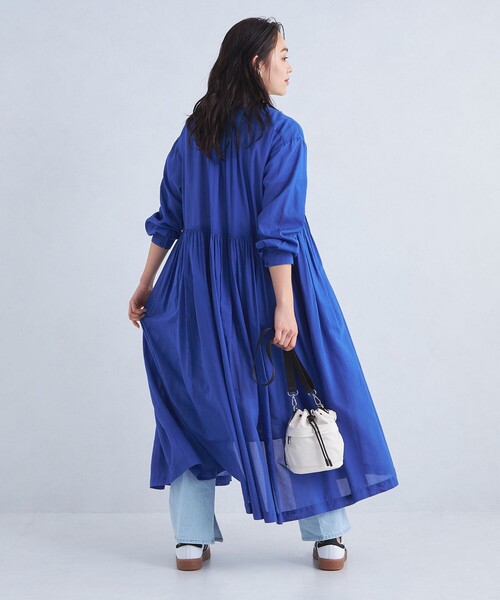 green label relaxing（グリーンレーベルリラクシング）の「ボイル ギャザー ハオリ ワンピース（シャツワンピース・レディース・ブラック/ホワイト/モカ/ロイヤルブルー・FREE）」の6枚目の写真