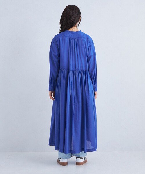 green label relaxing（グリーンレーベルリラクシング）の「ボイル ギャザー ハオリ ワンピース（シャツワンピース・レディース・ブラック/ホワイト/モカ/ロイヤルブルー・FREE）」の21枚目の写真