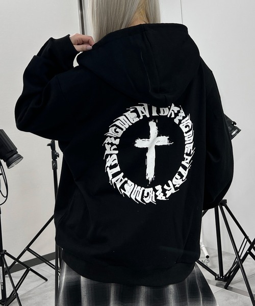 Figments(フィグメンツ)の「サークルクロスZIPパーカー(パーカー・レディース・スミクロ/ブラック・LARGE/X-LARGE)」の3枚目の写真