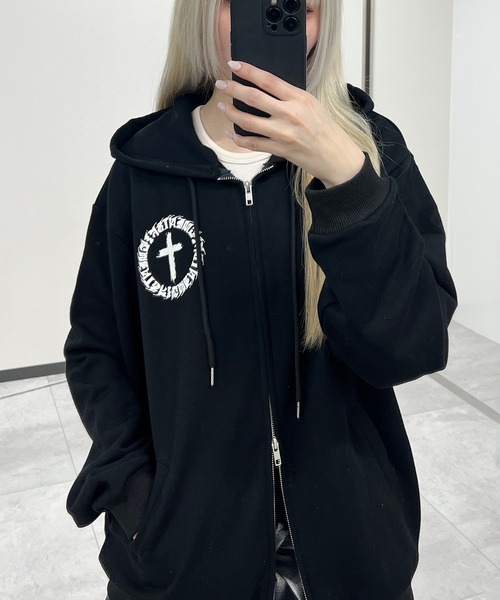 Figments(フィグメンツ)の「サークルクロスZIPパーカー(パーカー・レディース・スミクロ/ブラック・LARGE/X-LARGE)」の4枚目の写真