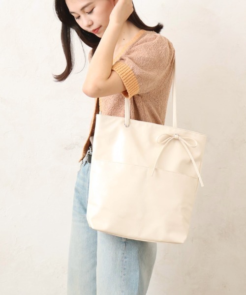 Per sist ence（パーシエンス）の「【25SS/リニューアルして登場！】フェイクレザーリボン付きA4トート（トートバッグ・レディース・シルバー/アイボリー/ブラック/シャンパン・FREE）」の21枚目の写真