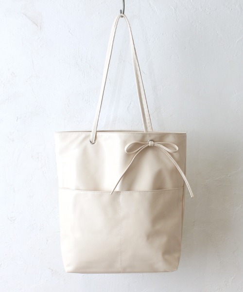 Per sist ence（パーシエンス）の「【25SS/リニューアルして登場！】フェイクレザーリボン付きA4トート（トートバッグ・レディース・シルバー/アイボリー/ブラック/シャンパン・FREE）」の22枚目の写真