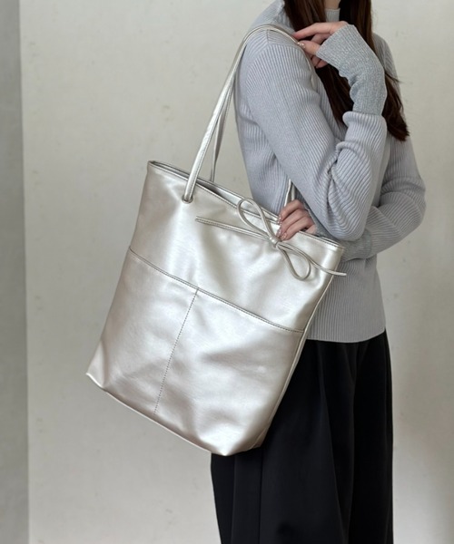 Per sist ence（パーシエンス）の「【25SS/リニューアルして登場！】フェイクレザーリボン付きA4トート（トートバッグ・レディース・シルバー/アイボリー/ブラック/シャンパン・FREE）」の13枚目の写真