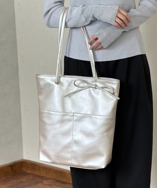 Per sist ence（パーシエンス）の「【25SS/リニューアルして登場！】フェイクレザーリボン付きA4トート（トートバッグ・レディース・シルバー/アイボリー/ブラック/シャンパン・FREE）」の15枚目の写真