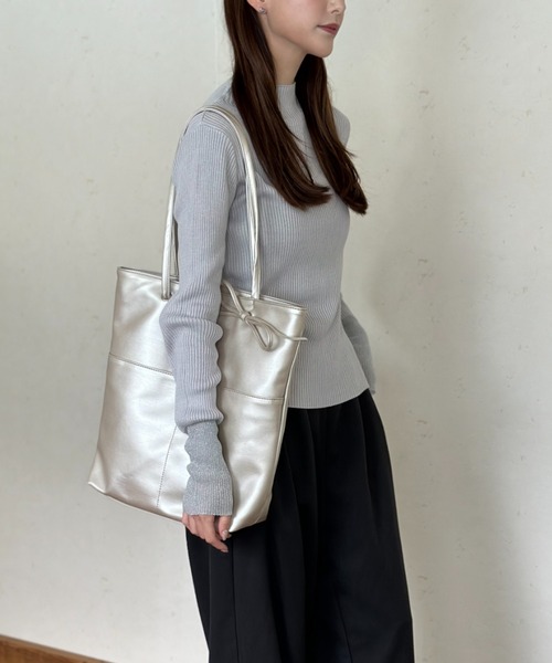 Per sist ence（パーシエンス）の「【25SS/リニューアルして登場！】フェイクレザーリボン付きA4トート（トートバッグ・レディース・シルバー/アイボリー/ブラック/シャンパン・FREE）」の17枚目の写真