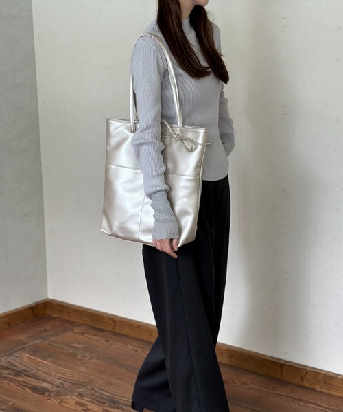 Per sist ence（パーシエンス）の「【25SS/リニューアルして登場！】フェイクレザーリボン付きA4トート（トートバッグ・レディース・シルバー/アイボリー/ブラック/シャンパン・FREE）」の18枚目の写真