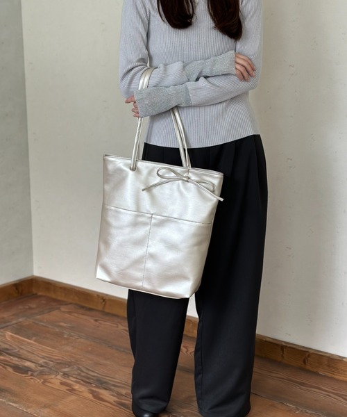 Per sist ence（パーシエンス）の「【25SS/リニューアルして登場！】フェイクレザーリボン付きA4トート（トートバッグ・レディース・シルバー/アイボリー/ブラック/シャンパン・FREE）」の19枚目の写真