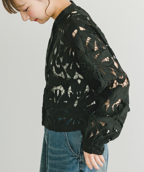 ITEMS URBANRESEARCH（アイテムズ アーバンリサーチ）の「レースクロップドシャツ（シャツ/ブラウス・レディース・ホワイト/ブラック・FREE）」の5枚目の写真