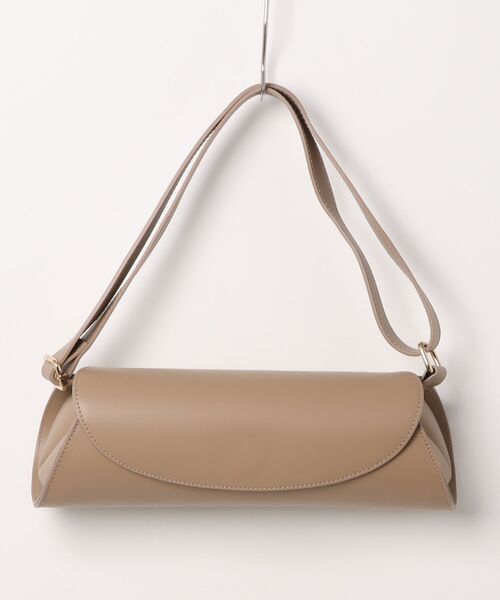 AULENTTI（オウレンティ）の「【AULENTTI】追加入荷 / ワイドショルダー ロールフラップバッグ ST-Y02-L-RU（ショルダーバッグ・レディース・オフホワイト/ブラウン/ブラック/グレイッシュベージュ・FREE）」の13枚目の写真