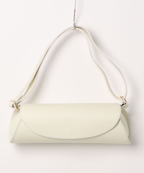 AULENTTI（オウレンティ）の「【AULENTTI】追加入荷 / ワイドショルダー ロールフラップバッグ ST-Y02-L-RU（ショルダーバッグ・レディース・オフホワイト/ブラウン/ブラック/グレイッシュベージュ・FREE）」の14枚目の写真