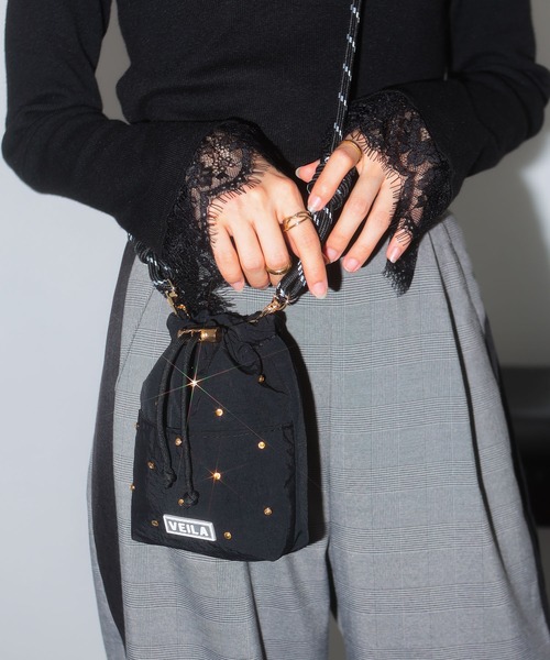 pumpkin port（パンプキンポート）の「ビジュー付き ミニサコッシュ ショルダーバッグ（ショルダーバッグ・レディース・ピンク/イエロー/ベージュ/ブラック/グレー/ブルー/ブラウン/ホワイト×ブラック/ブラック×ゴールド・FREE）」の3枚目の写真