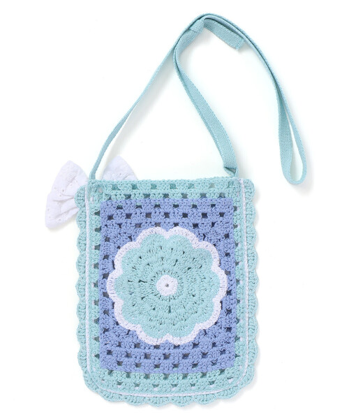 SLAP SLIP（スラップスリップ）の「【絵本コラボ-みつごようせいのおしゃれなドレスやさん-】お花かぎ編みポシェット（ショルダーバッグ・キッズ・ブルー/イエロー・FREE）」の4枚目の写真