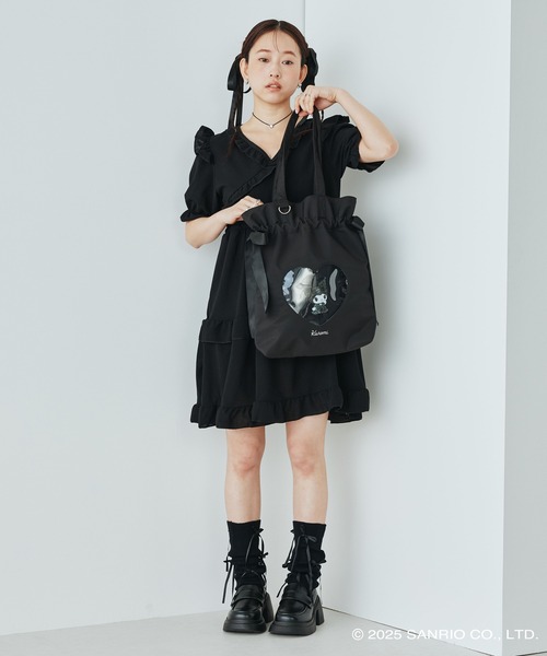 sanrio(サンリオ)の「【WEB限定商品】【当店限定】Sanrio characters(サンリオキャラクターズ) リボン巾着トートバッグ A4対応 / クロミ KU-461(トートバッグ・レディース・ブラック・FREE)」の4枚目の写真