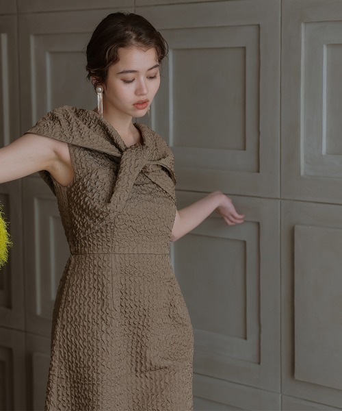 Callarus(カラルス)の「リボンデザインフクレジャガードワンピースドレス〔Callarus〕(ドレス・レディース・ブラック/グレー/モカ・M/L)」の8枚目の写真