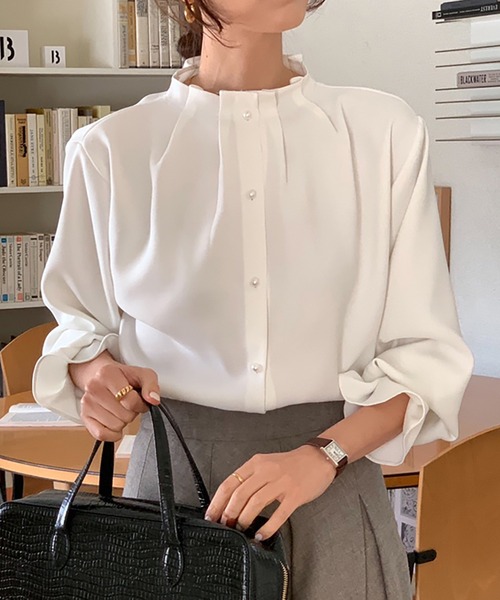 LAFFMO（ラフモ）の「パールボタンタックブラウス（シャツ/ブラウス・レディース・ブラック/グレイッシュベージュ/ホワイト・F）」の2枚目の写真