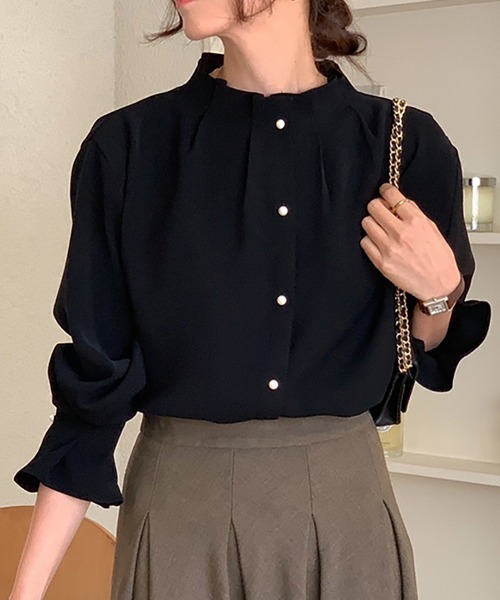 LAFFMO（ラフモ）の「パールボタンタックブラウス（シャツ/ブラウス・レディース・ブラック/グレイッシュベージュ/ホワイト・F）」の3枚目の写真