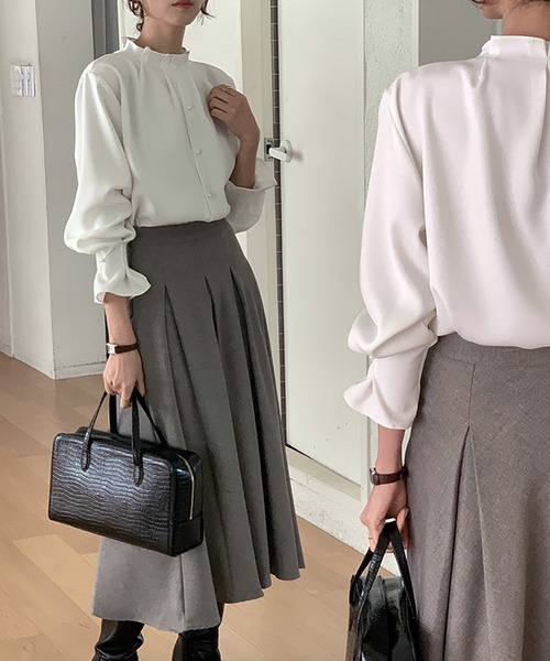 LAFFMO（ラフモ）の「パールボタンタックブラウス（シャツ/ブラウス・レディース・ブラック/グレイッシュベージュ/ホワイト・F）」の10枚目の写真