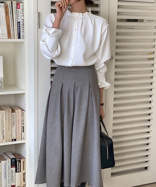 LAFFMO（ラフモ）の「パールボタンタックブラウス（シャツ/ブラウス・レディース・ブラック/グレイッシュベージュ/ホワイト・F）」の5枚目の写真