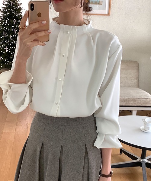 LAFFMO（ラフモ）の「パールボタンタックブラウス（シャツ/ブラウス・レディース・ブラック/グレイッシュベージュ/ホワイト・F）」の7枚目の写真