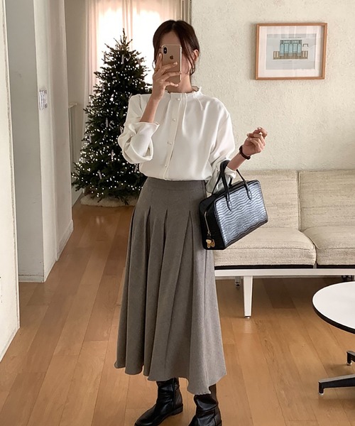 LAFFMO（ラフモ）の「パールボタンタックブラウス（シャツ/ブラウス・レディース・ブラック/グレイッシュベージュ/ホワイト・F）」の9枚目の写真