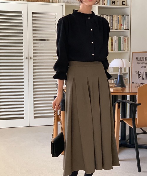 LAFFMO（ラフモ）の「パールボタンタックブラウス（シャツ/ブラウス・レディース・ブラック/グレイッシュベージュ/ホワイト・F）」の16枚目の写真