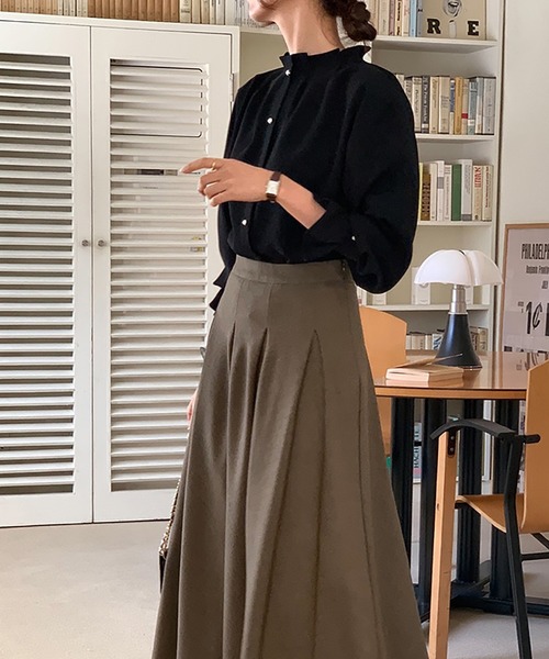 LAFFMO（ラフモ）の「パールボタンタックブラウス（シャツ/ブラウス・レディース・ブラック/グレイッシュベージュ/ホワイト・F）」の17枚目の写真