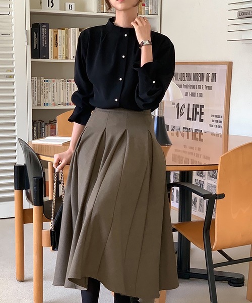 LAFFMO（ラフモ）の「パールボタンタックブラウス（シャツ/ブラウス・レディース・ブラック/グレイッシュベージュ/ホワイト・F）」の14枚目の写真