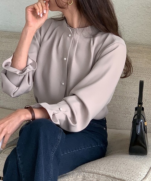 LAFFMO（ラフモ）の「パールボタンタックブラウス（シャツ/ブラウス・レディース・ブラック/グレイッシュベージュ/ホワイト・F）」の20枚目の写真