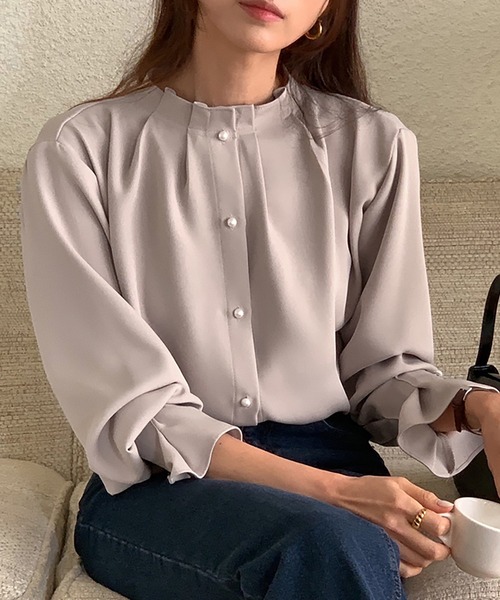 LAFFMO（ラフモ）の「パールボタンタックブラウス（シャツ/ブラウス・レディース・ブラック/グレイッシュベージュ/ホワイト・F）」の21枚目の写真