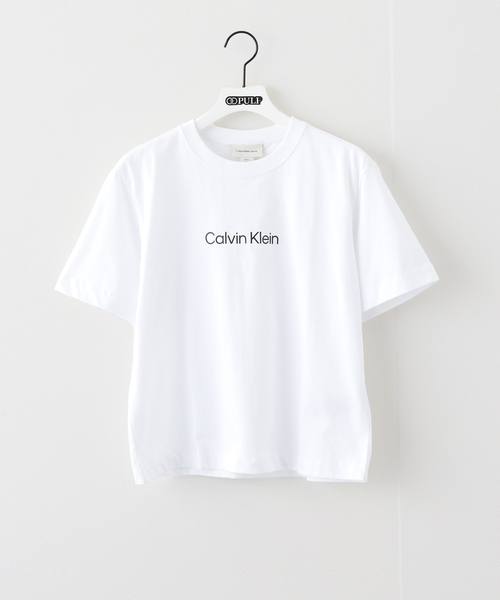 Calvin Klein(カルバン・クライン)の「Calvin Klein / カルバン クライン SS RLXD STANDARD LOGO CREWN 47A220G(Tシャツ/カットソー・レディース・ホワイト/ブラック・MEDIUM/SMALL)」の1枚目の写真