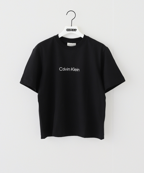 Calvin Klein(カルバン・クライン)の「Calvin Klein / カルバン クライン SS RLXD STANDARD LOGO CREWN 47A220G(Tシャツ/カットソー・レディース・ホワイト/ブラック・MEDIUM/SMALL)」の2枚目の写真