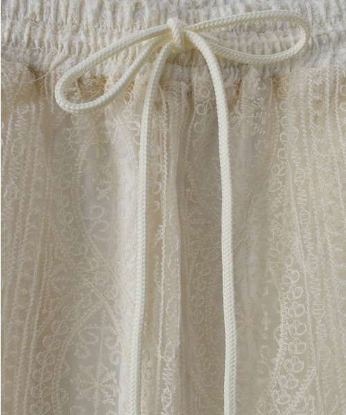 Reurie'(レウリィ)の「シアーレースワイドパンツ/ロング丈 シースルー 花柄 総柄 コットンレース ガーリー 大人カジュアル(スラックス・レディース・アイボリー/ブラック・FREE)」の10枚目の写真